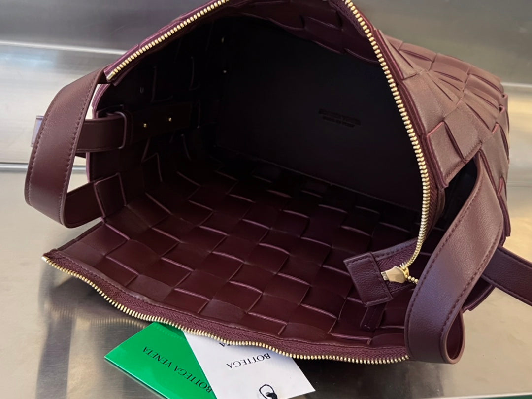 SAC À BANDOULIÈRE MOYEN 28 EN CUIR D'AGNEAU MARRON CHOCOLAT