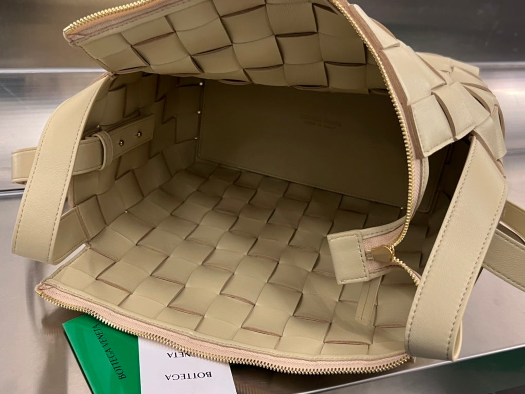 SAC CASSETTE MEDIUM 28 EN AGNEAU BEIGE