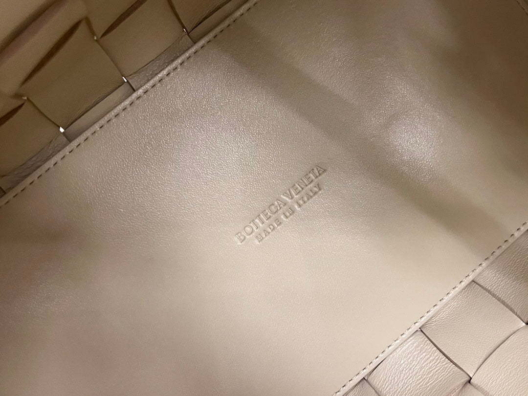 SAC CASSETTE MEDIUM 28 EN AGNEAU BEIGE