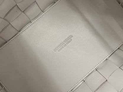 MEDIUM 28 CASSETTE AGNEAU BLANC