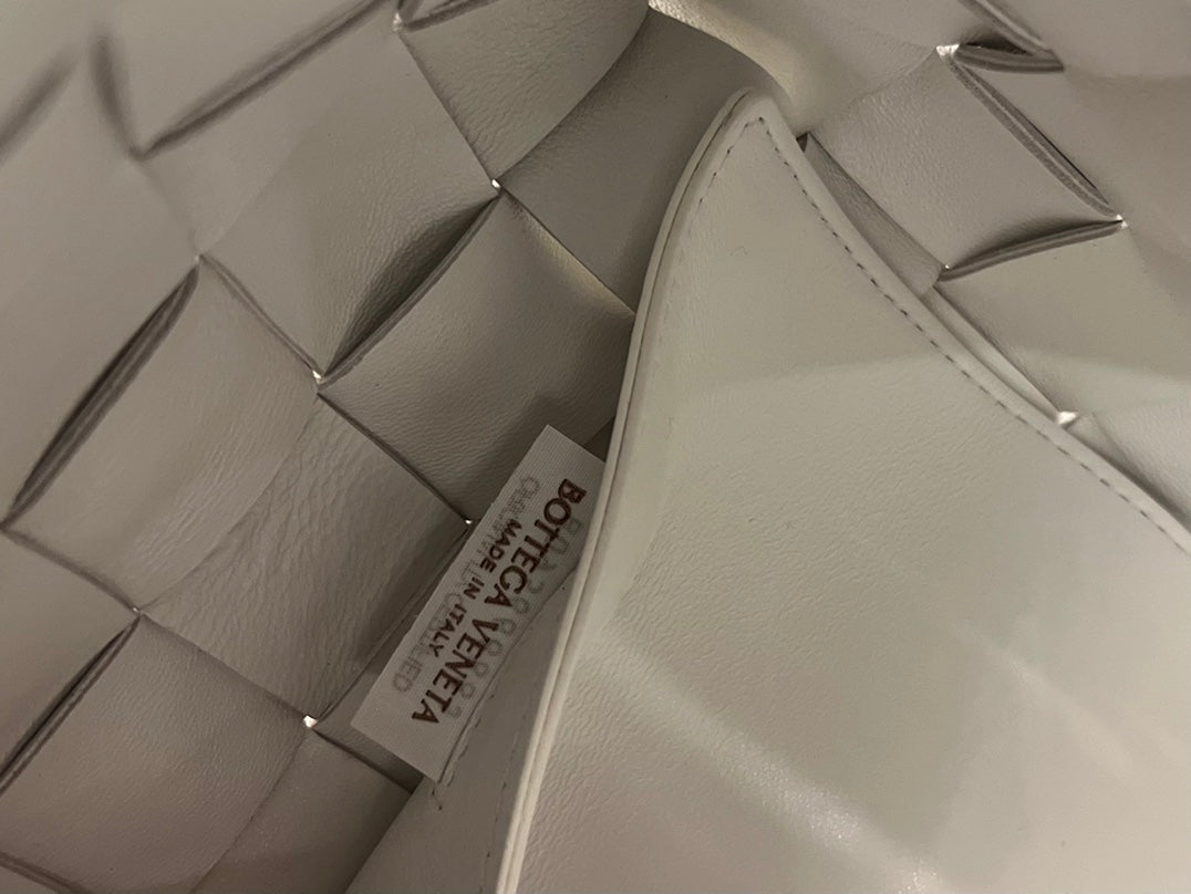 MEDIUM 28 CASSETTE AGNEAU BLANC