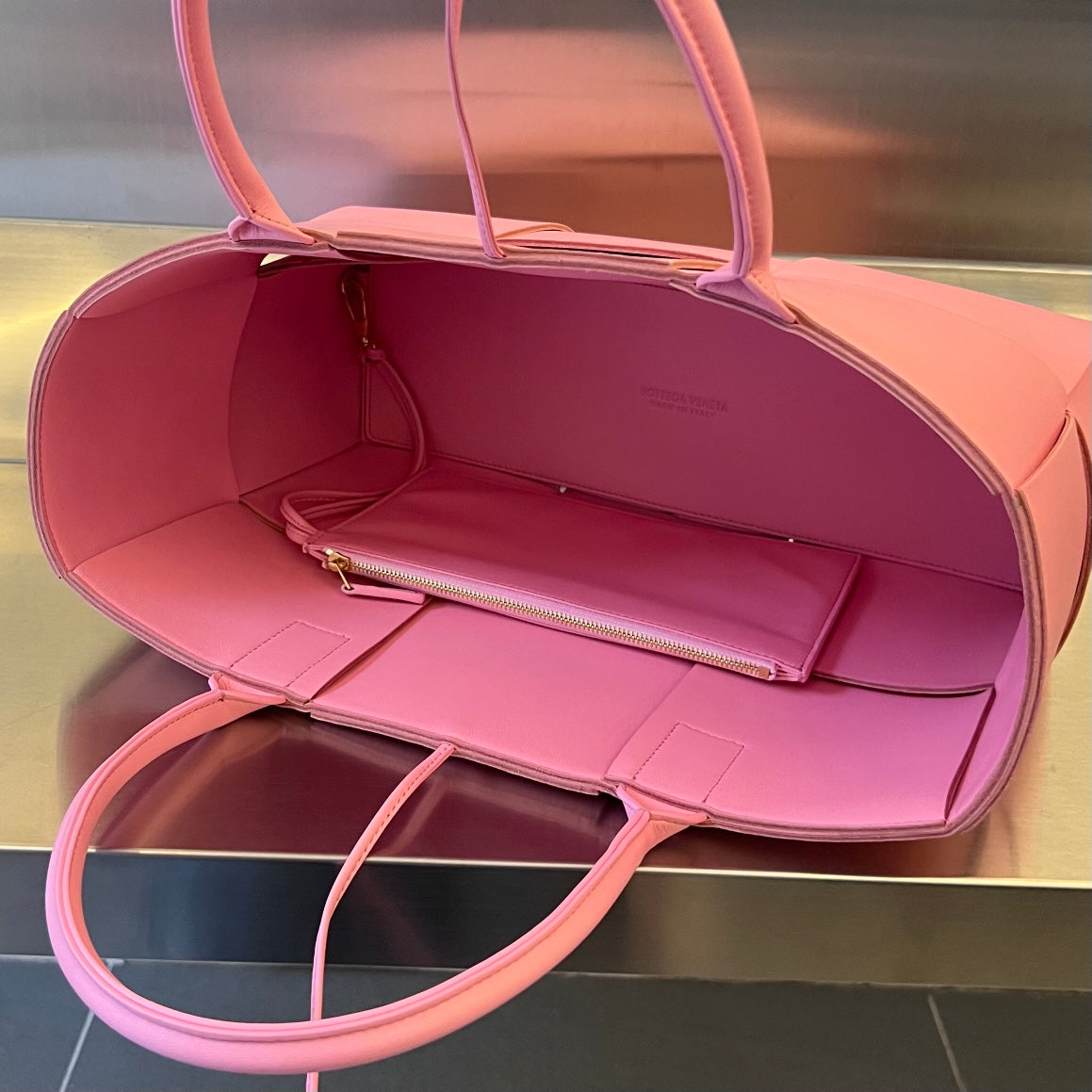 SAC CABAS ARCO 36 EN CUIR DE VEAU ROSE ÉCLATANT