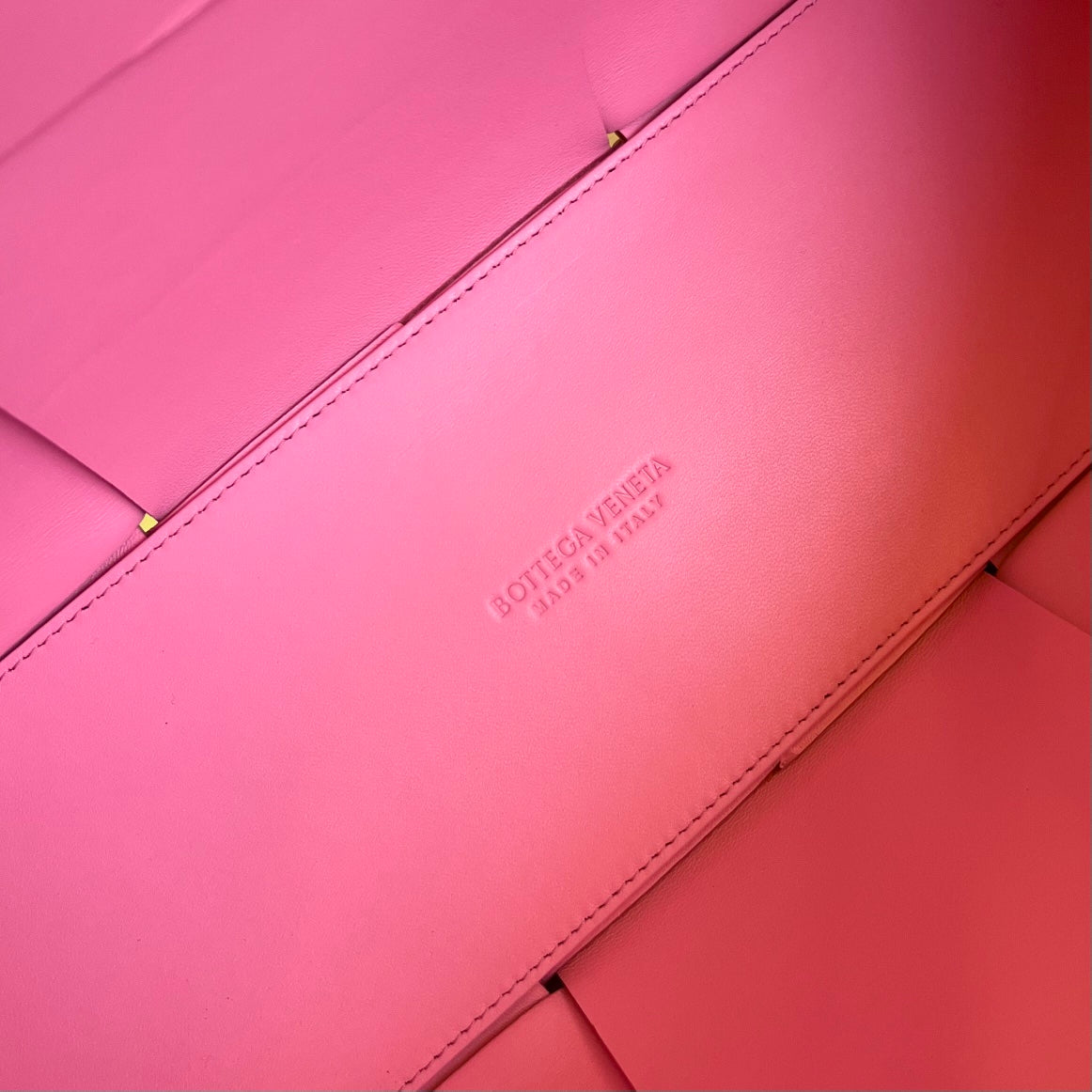 SAC CABAS ARCO 36 EN CUIR DE VEAU ROSE ÉCLATANT