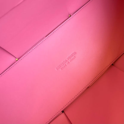 SAC CABAS ARCO 36 EN CUIR DE VEAU ROSE ÉCLATANT