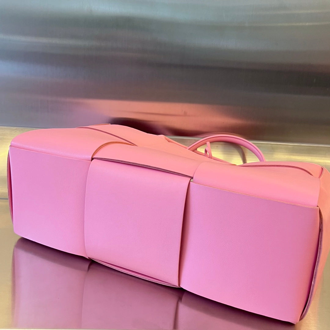 SAC CABAS ARCO 36 EN CUIR DE VEAU ROSE ÉCLATANT