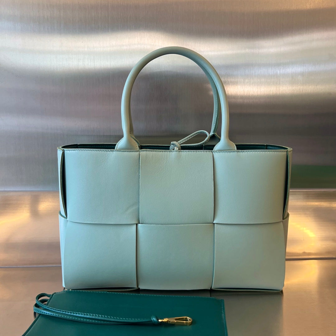 PETIT SAC TOTE ARCO 30 EN CUIR D'AGNEAU MORNING GLORY