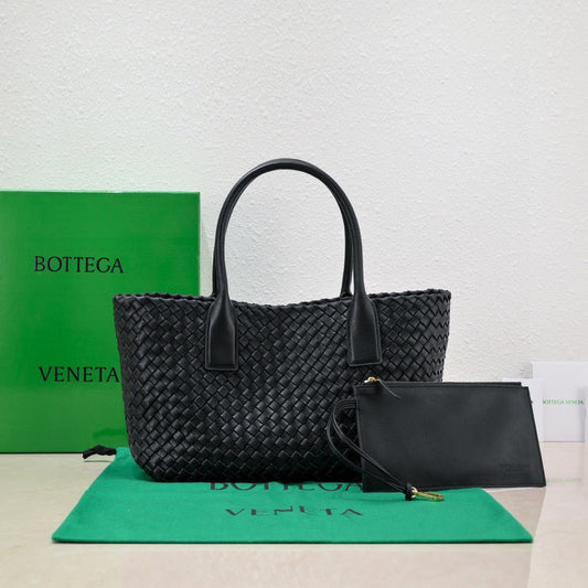 Grand Cabat 45cm Agneau Noir Finitions Dorées