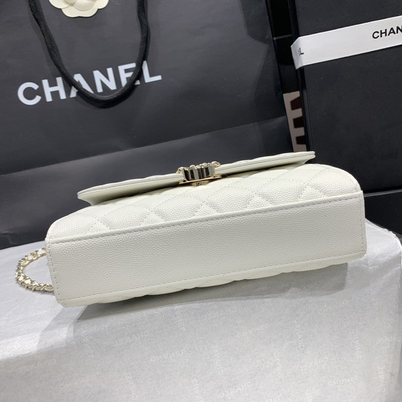 Sac à rabat 23P 19cm caviar blanc quincaillerie dorée