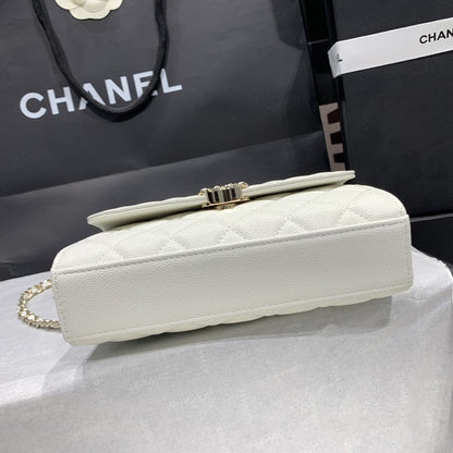 Sac à rabat 23P 19cm caviar blanc quincaillerie dorée
