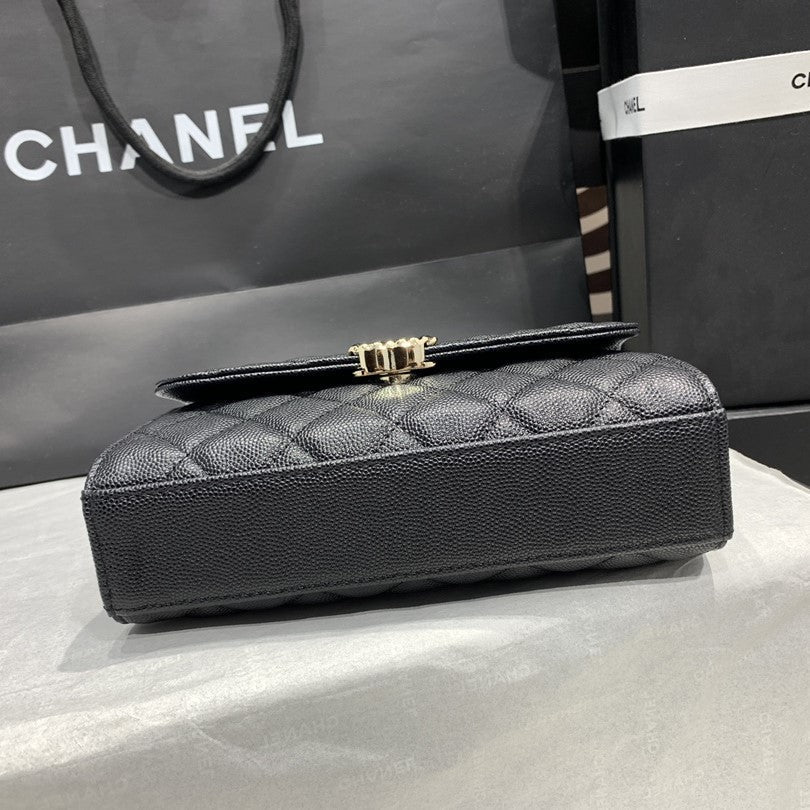 Sac à rabat 23P 19cm cuir caviar noir finition dorée