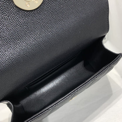 Sac à rabat 23P 19cm cuir caviar noir finition dorée