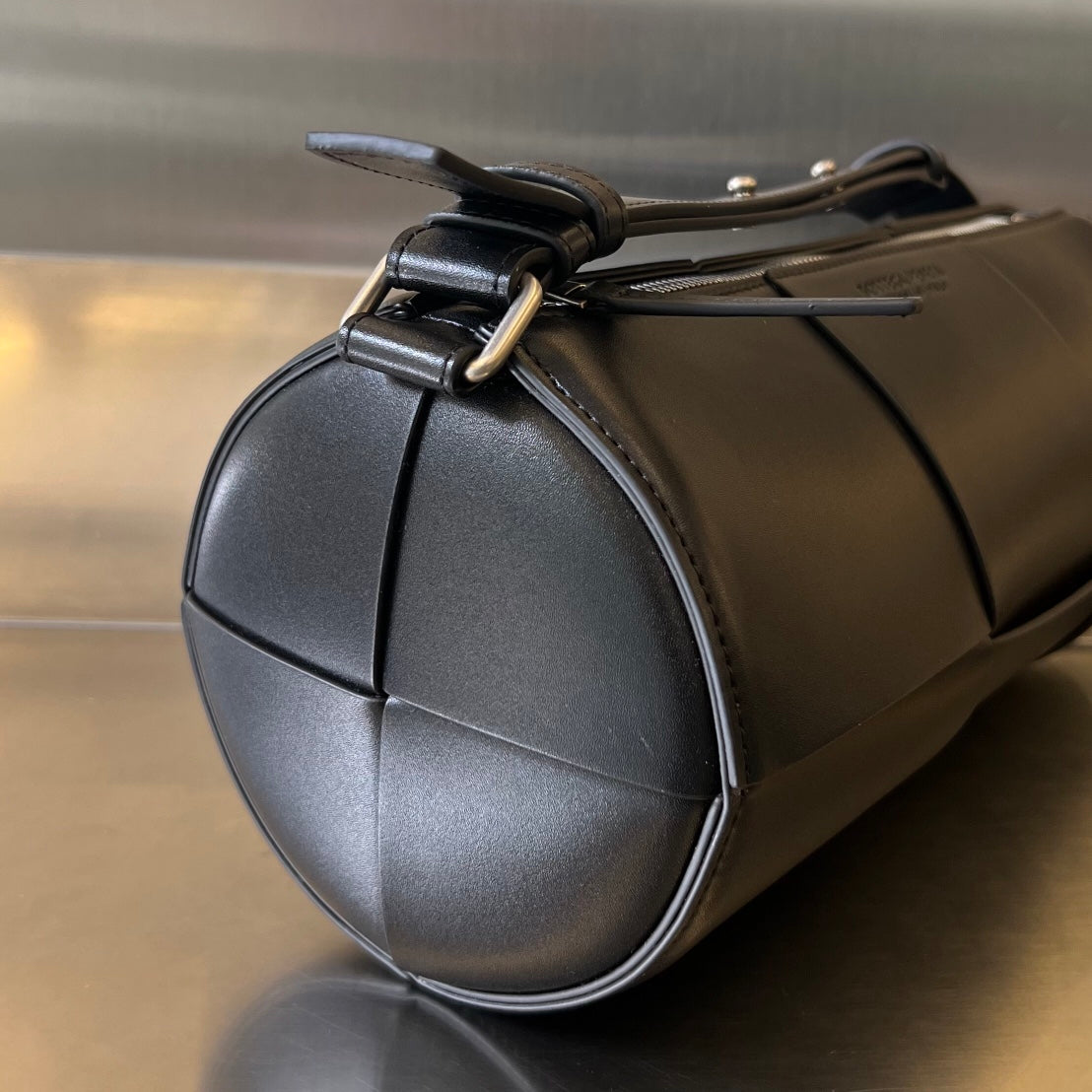 CASSETTE CYLINDRIQUE 30 EN CUIR DE VEAU NOIR