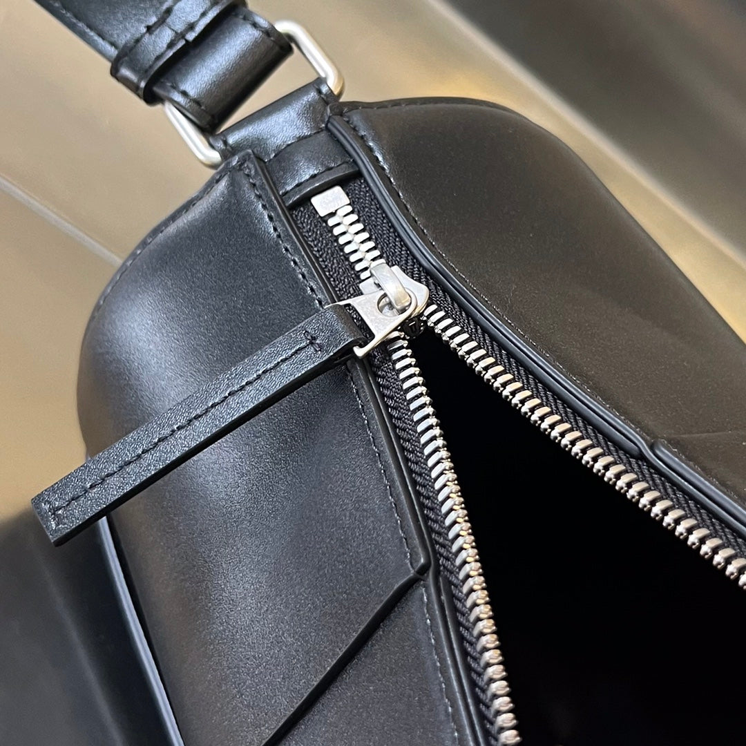 CASSETTE CYLINDRIQUE 30 EN CUIR DE VEAU NOIR