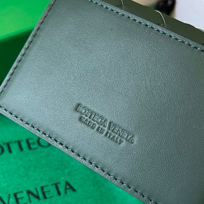 ÉTUI À CARTES EN CUIR DE VEAU INTRECCIATO BUSINESS 11 VERT ÉMERAUDE