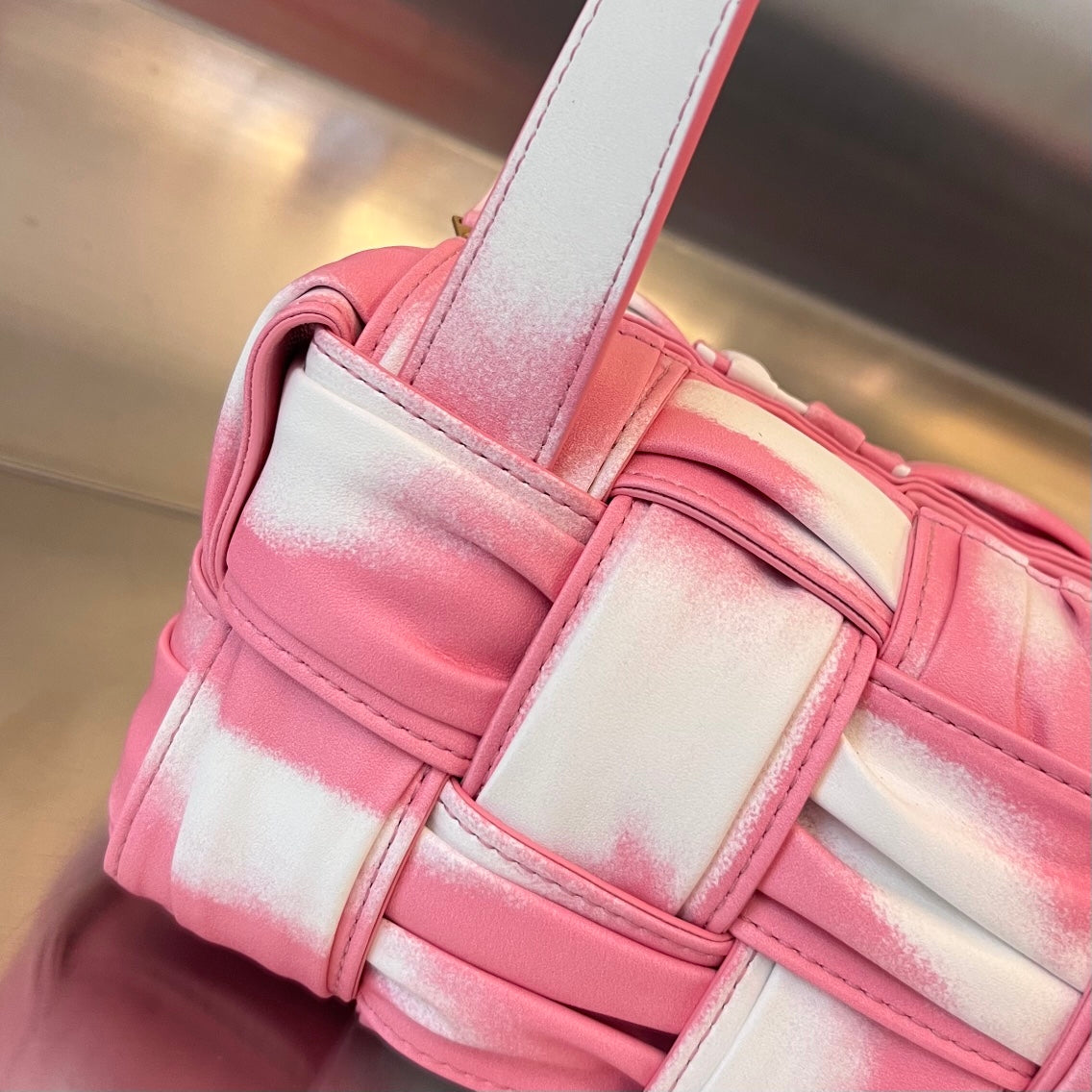 PETIT SAC CASSETTE EN BRICK 23 EN AGNEAU SOUPLE ROSE MÉLANGE BLANC