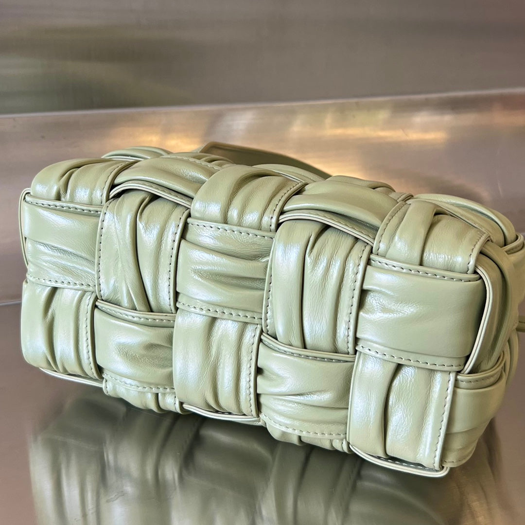 PETIT SAC CASSETTE EN CUIR D'AGNEAU SOUPLE VERT MARAIS