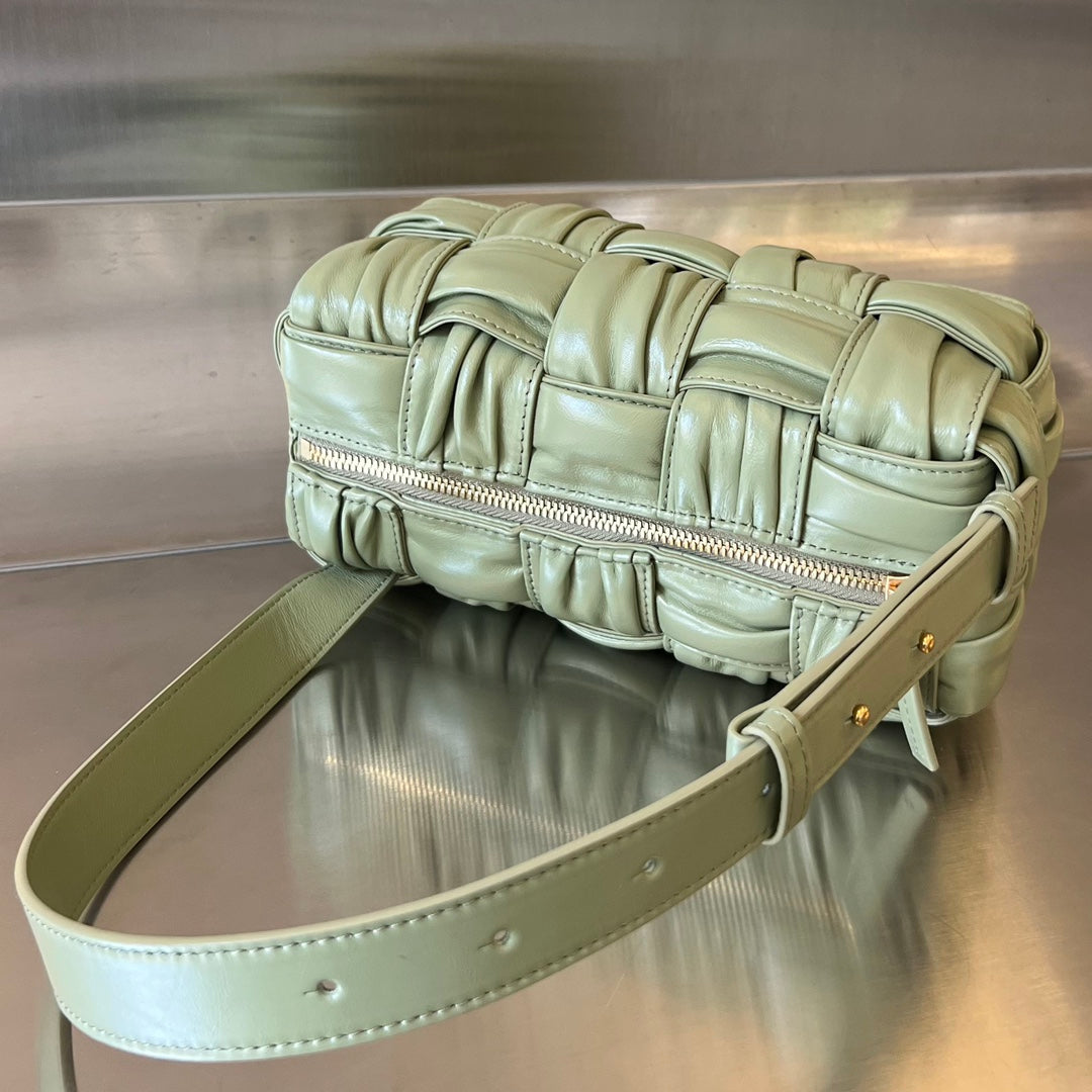 PETIT SAC CASSETTE EN CUIR D'AGNEAU SOUPLE VERT MARAIS
