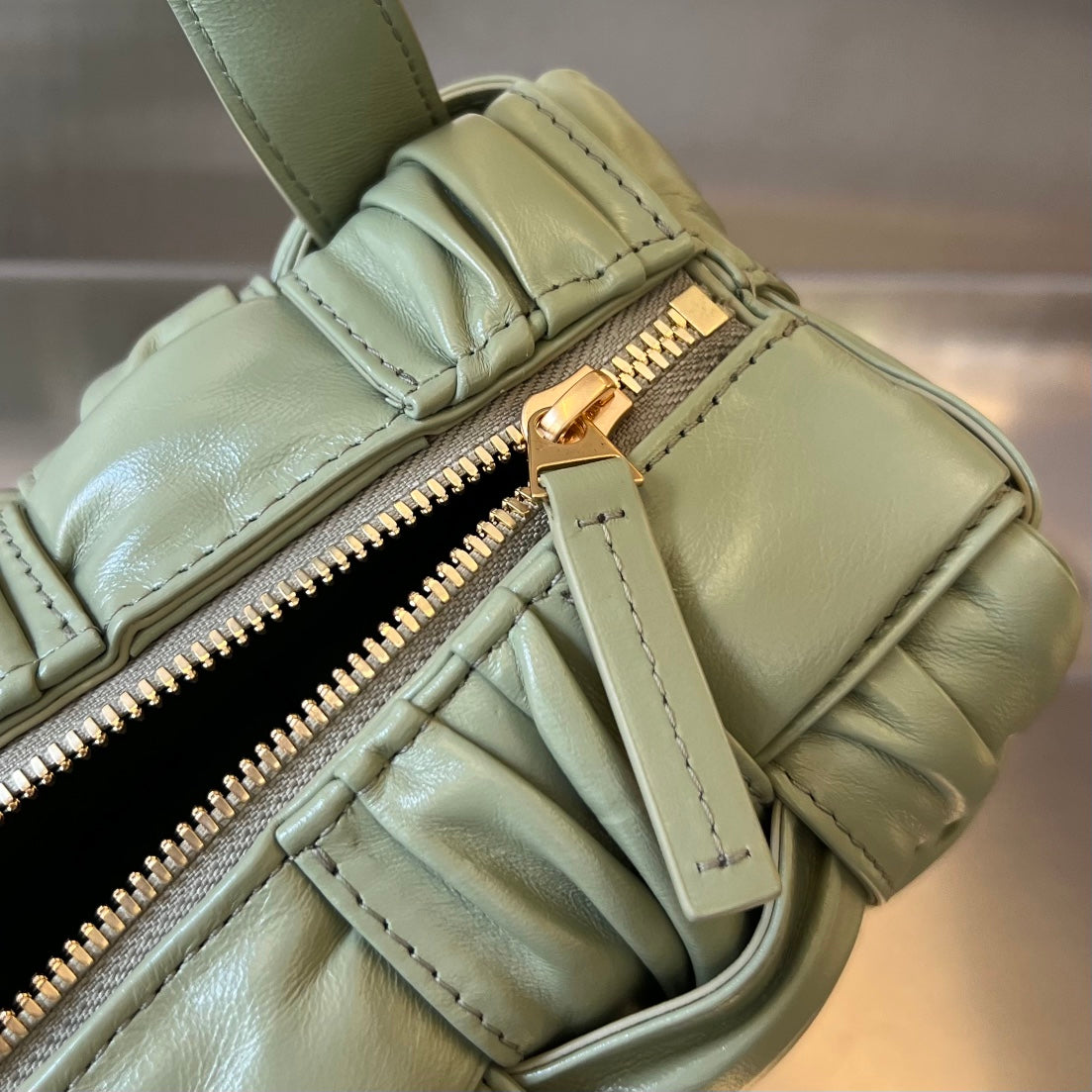 PETIT SAC CASSETTE EN CUIR D'AGNEAU SOUPLE VERT MARAIS