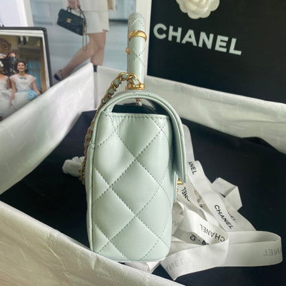 SAC CC MINI 15 EN CUIR DE VEAU BLEU CIEL AVEC ACCESSOIRES MÉTALLIQUES DORÉS