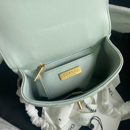SAC CC MINI 15 EN CUIR DE VEAU BLEU CIEL AVEC ACCESSOIRES MÉTALLIQUES DORÉS