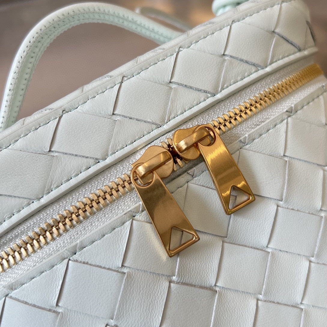 MINI VANITY CASE 18 EN AGNEAU BLANC