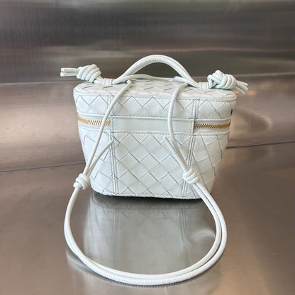 MINI VANITY CASE 18 EN AGNEAU BLANC