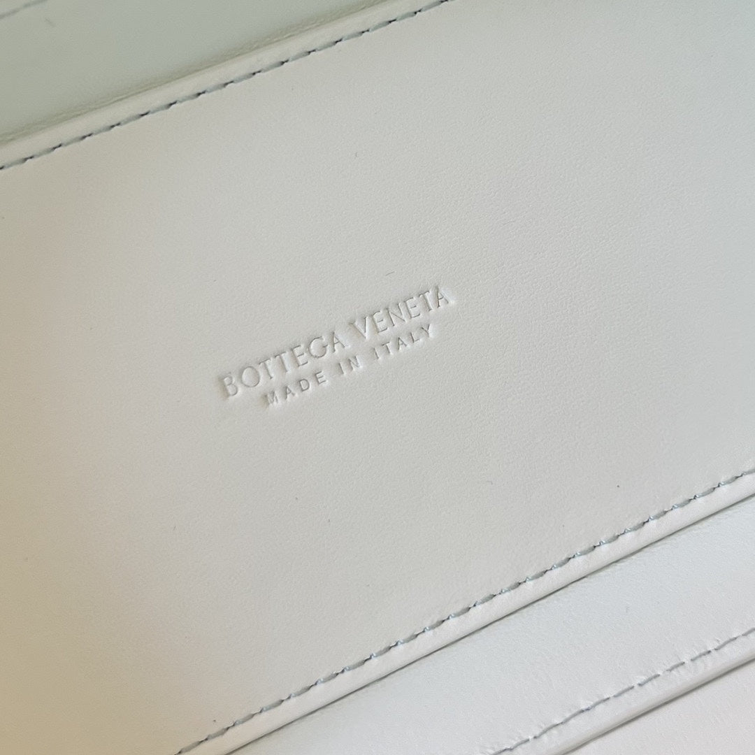 MINI VANITY CASE 18 EN AGNEAU BLANC