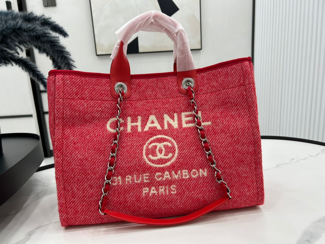 GRAND CABAS CC DEAUVILLE 38 EN TOILE ROUGE CERISE AVEC LOGO BLANC
