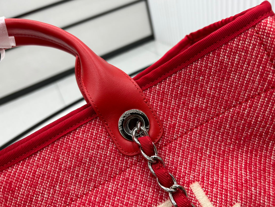 GRAND CABAS CC DEAUVILLE 38 EN TOILE ROUGE CERISE AVEC LOGO BLANC
