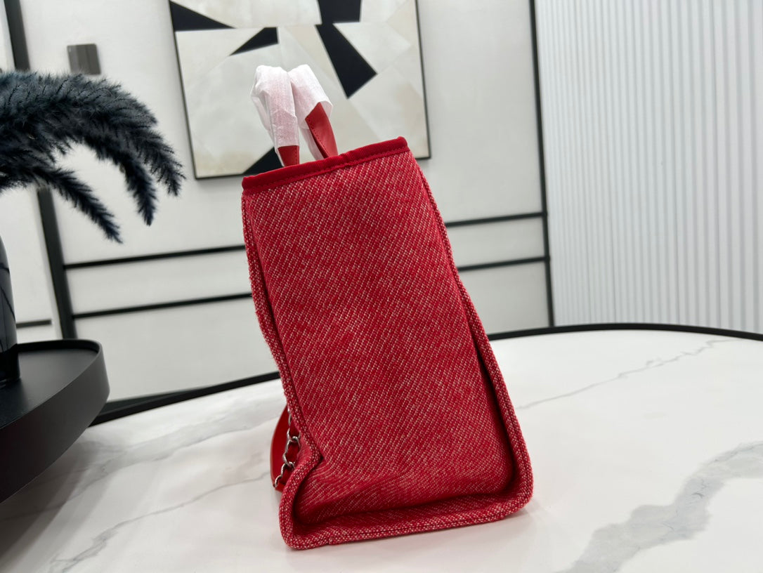 GRAND CABAS CC DEAUVILLE 38 EN TOILE ROUGE CERISE AVEC LOGO BLANC