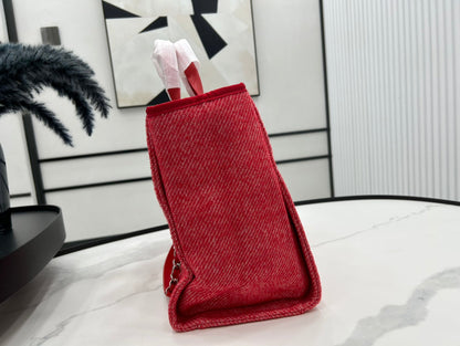GRAND CABAS CC DEAUVILLE 38 EN TOILE ROUGE CERISE AVEC LOGO BLANC