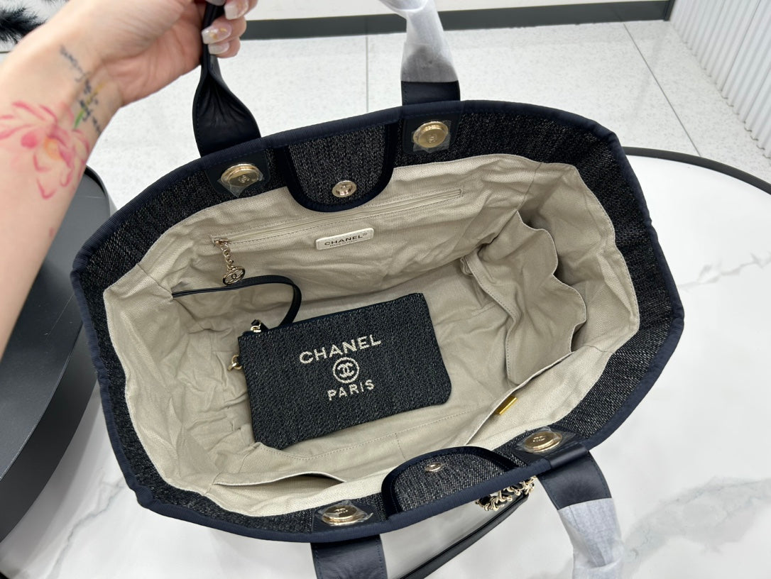 Cabas CC DEAUVILLE GRAND MODÈLE 38 EN TOILE NOIRE AVEC LOGO BLANC BRODÉ
