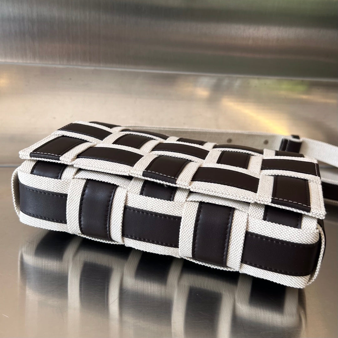 MINI CASSETTE 23 EN CUIR DE VEAU NOIR ET BLANC