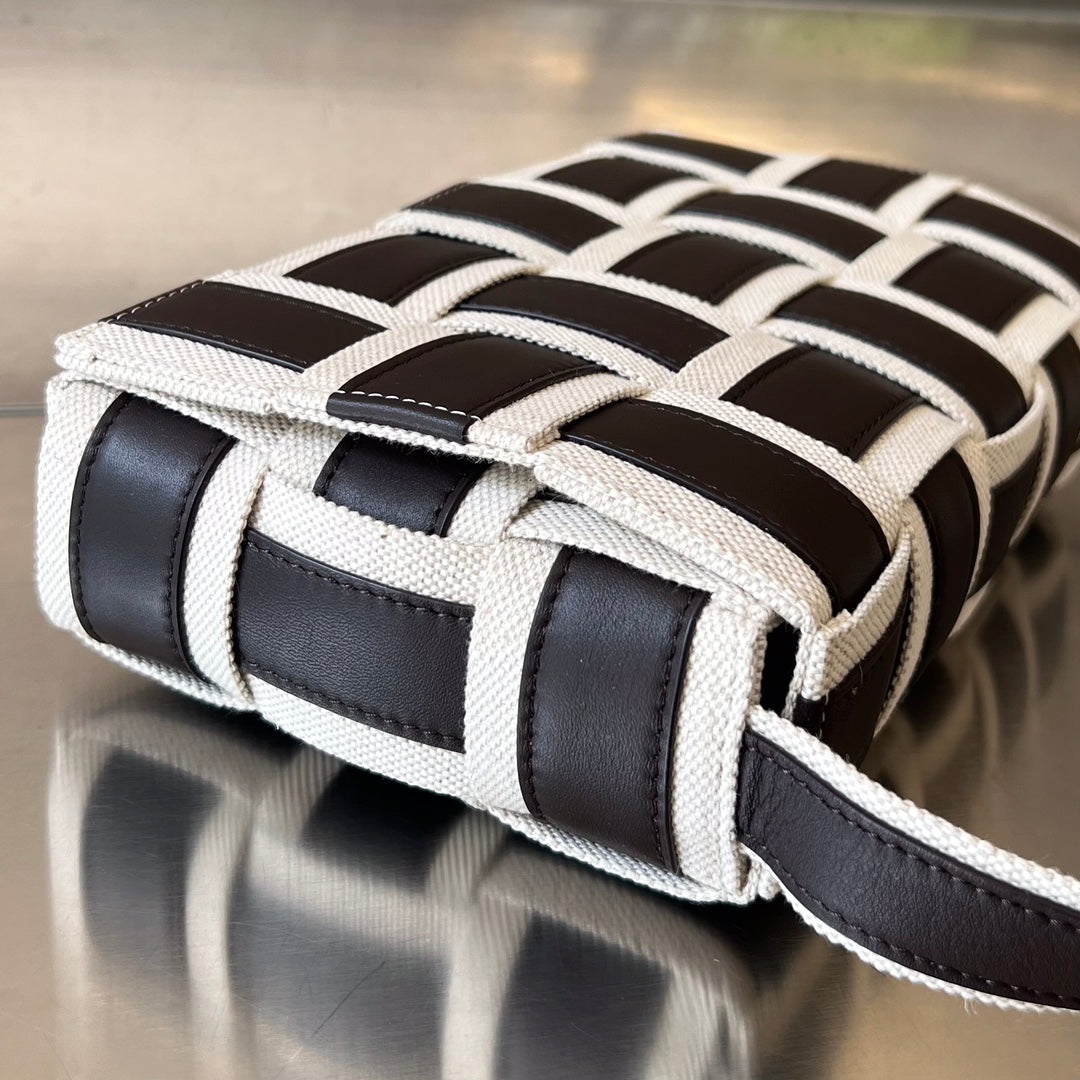 MINI CASSETTE 23 EN CUIR DE VEAU NOIR ET BLANC