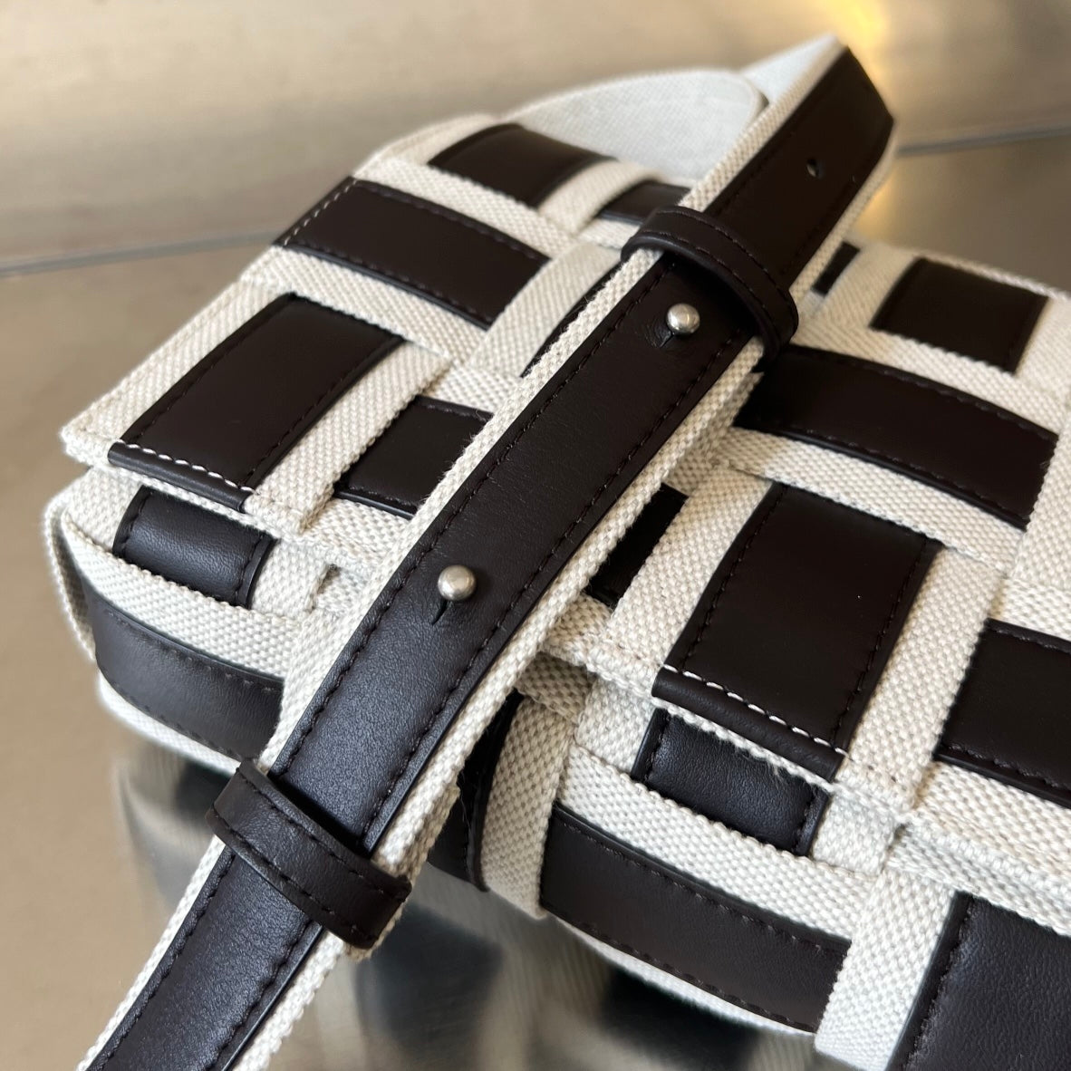 MINI CASSETTE 23 EN CUIR DE VEAU NOIR ET BLANC