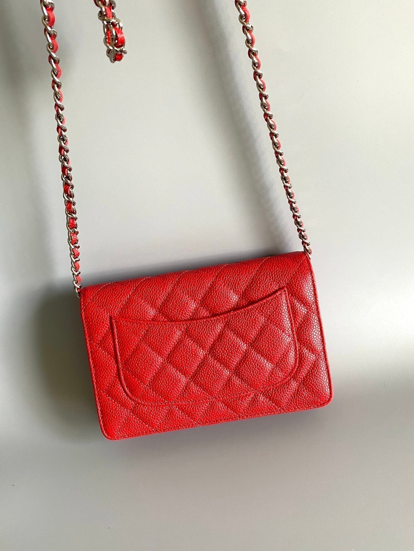 CC WOC 19 CAVIAR ROUGE MÉTAL ARGENTÉ