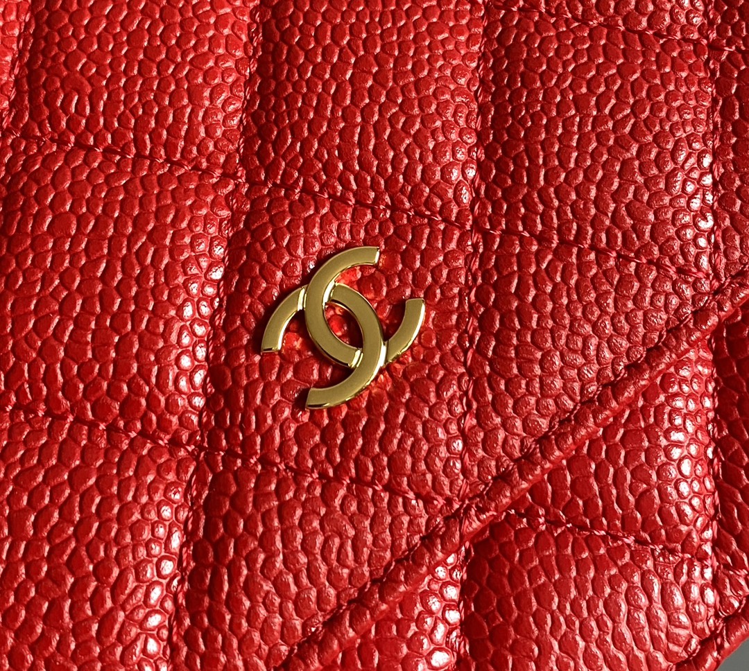 CC WOC 19 CAVIAR ROUGE MÉTAL DORÉ