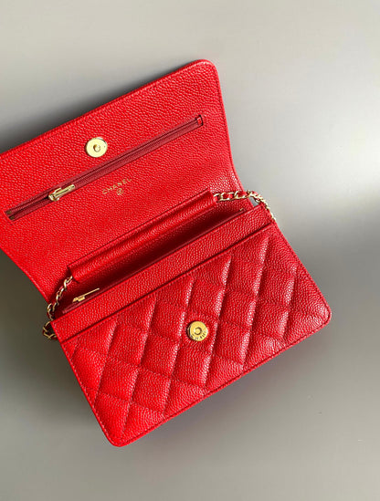 CC WOC 19 CAVIAR ROUGE MÉTAL DORÉ