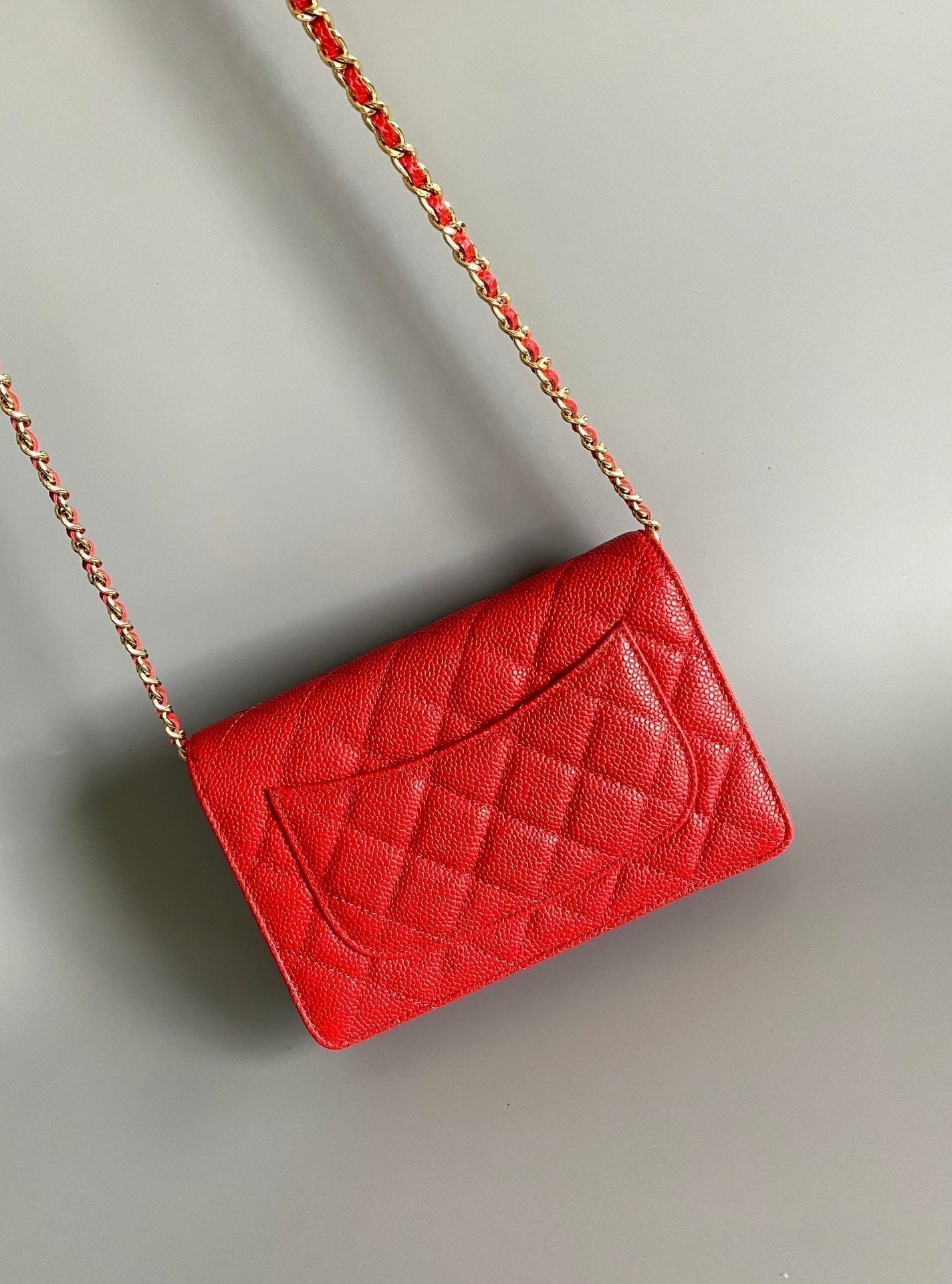 CC WOC 19 CAVIAR ROUGE MÉTAL DORÉ