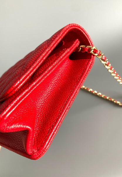 CC WOC 19 CAVIAR ROUGE MÉTAL DORÉ