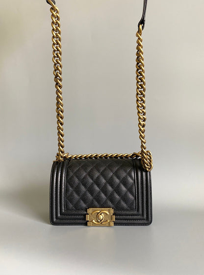 PETIT SAC BOY 20 EN AGNEAU NOIR FINITIONS DORÉES