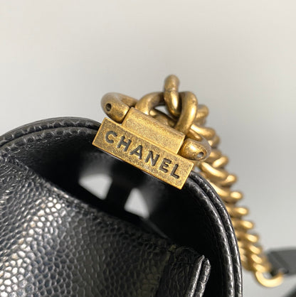PETIT SAC BOY 20 EN AGNEAU NOIR FINITIONS DORÉES