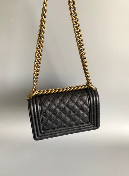 PETIT SAC BOY 20 EN AGNEAU NOIR FINITIONS DORÉES