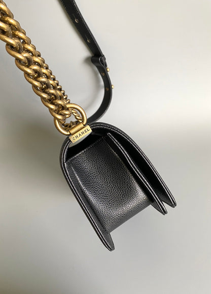 PETIT SAC BOY 20 EN AGNEAU NOIR FINITIONS DORÉES