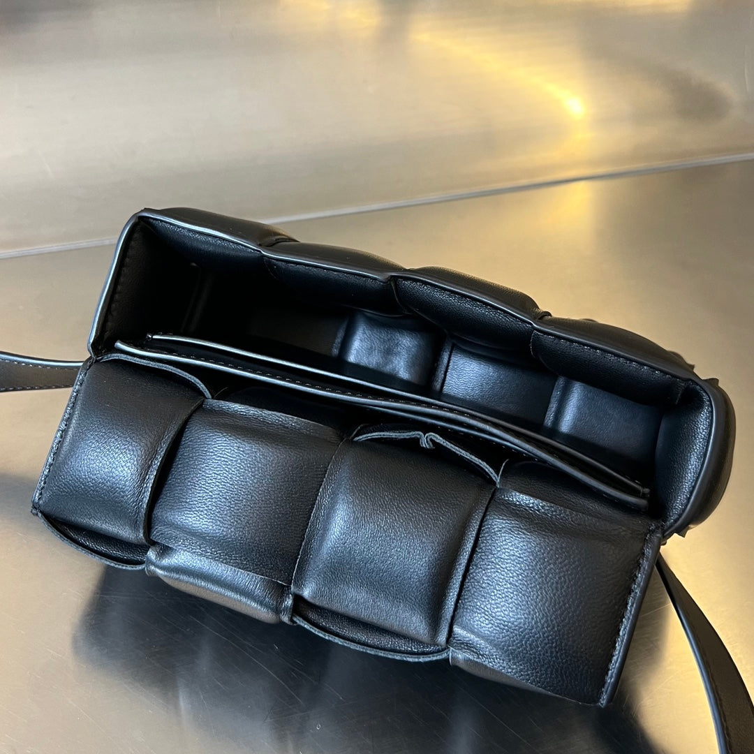 MINI CASSETTE 18 EN AGNEAU PLONGE NOIR