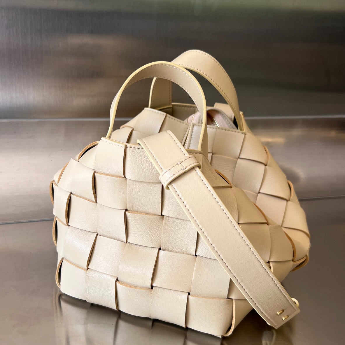 PETIT SAC CASSETTE 22 EN AGNEAU BEIGE