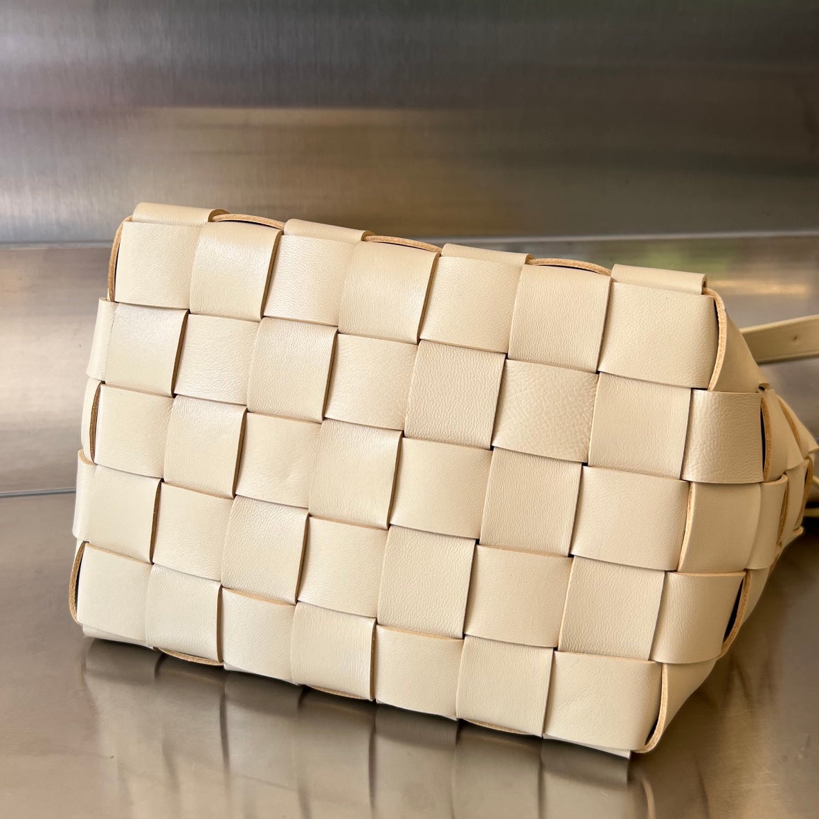 PETIT SAC CASSETTE 22 EN AGNEAU BEIGE