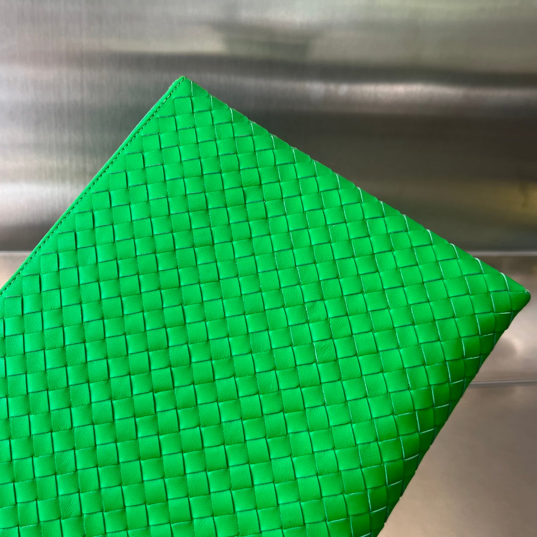 INTRECCIATO 30 EN CUIR D'AGNEAU VERT ÉMERAUDE