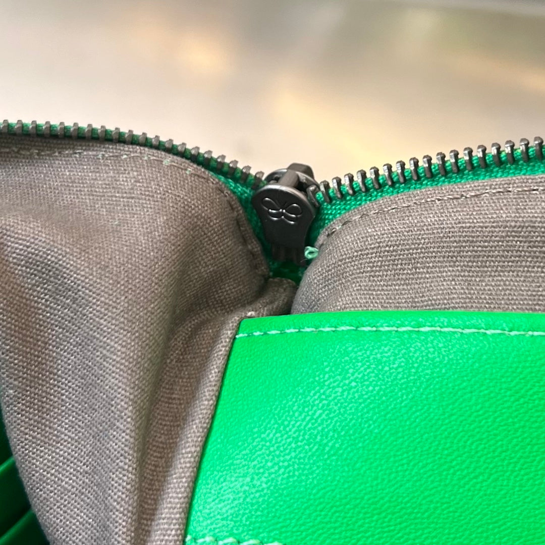INTRECCIATO 30 EN CUIR D'AGNEAU VERT ÉMERAUDE