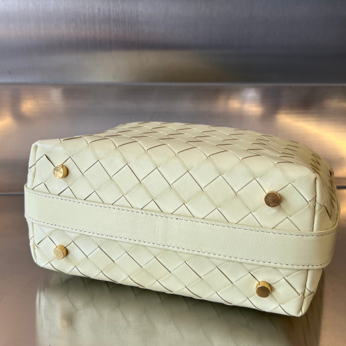 SAC WALLACE 22 EN CUIR DE VEAU CRÈME JAUNE